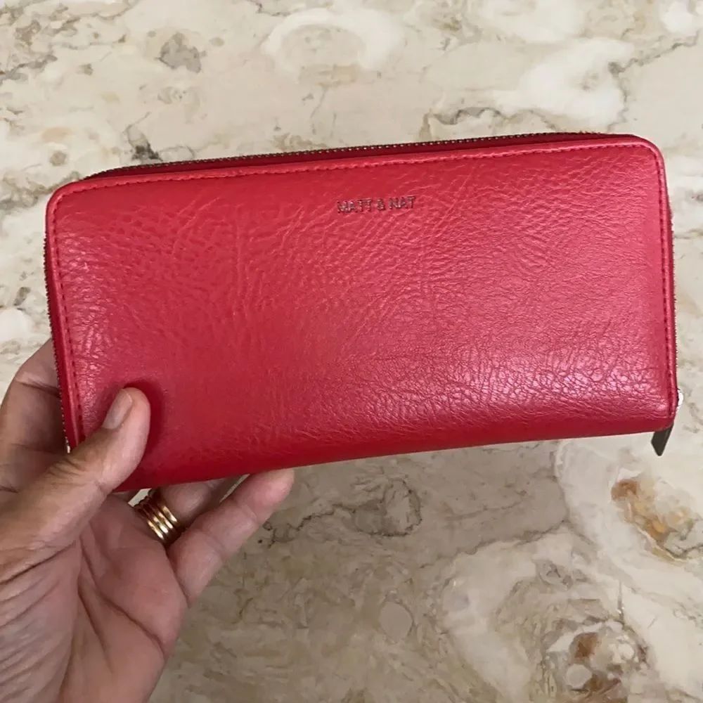 Matt & Nat VeganโLeather Long Zip-around Wallet
